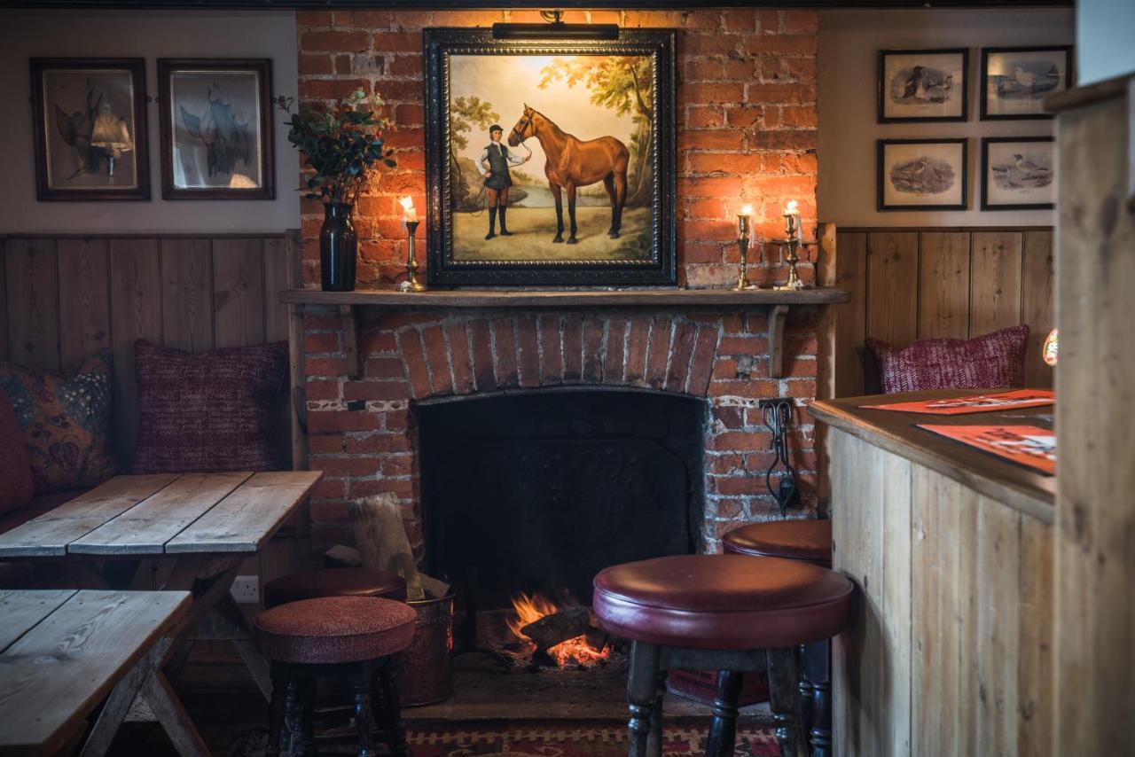 The Horse And Groom Inn Чичестър Екстериор снимка