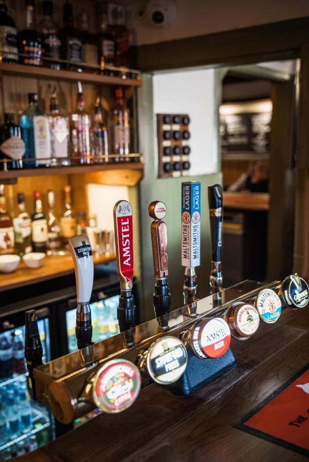 The Horse And Groom Inn Чичестър Екстериор снимка